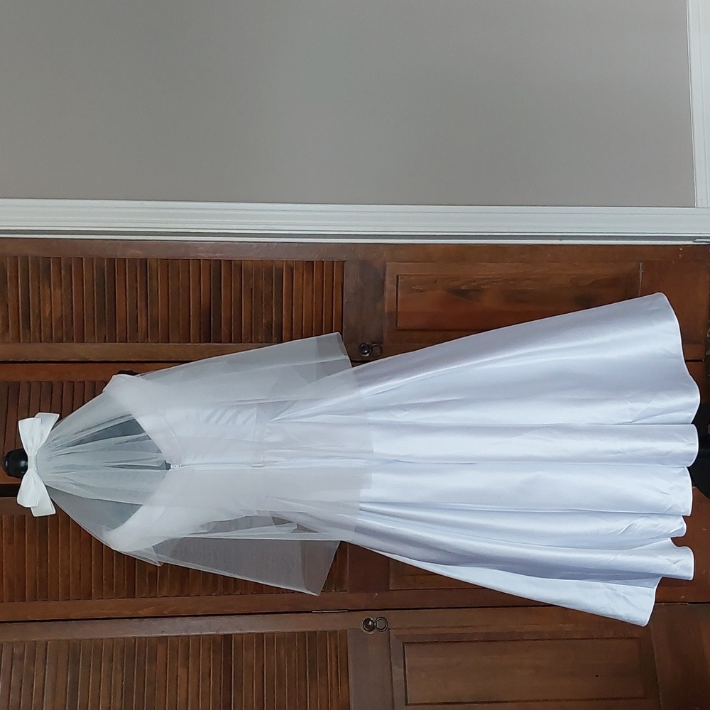 White 1950s Style Satin A-Line Tea Length Wedding Dress and Bow Veil Sz 6 - Picture 6 of 17